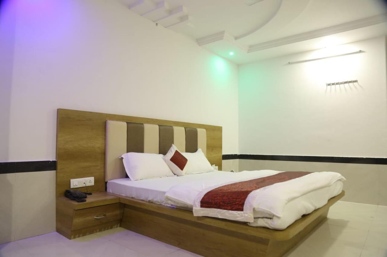 Amber Hotel Barmer Exterior photo