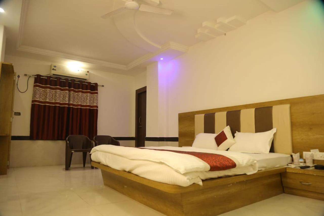Amber Hotel Barmer Exterior photo